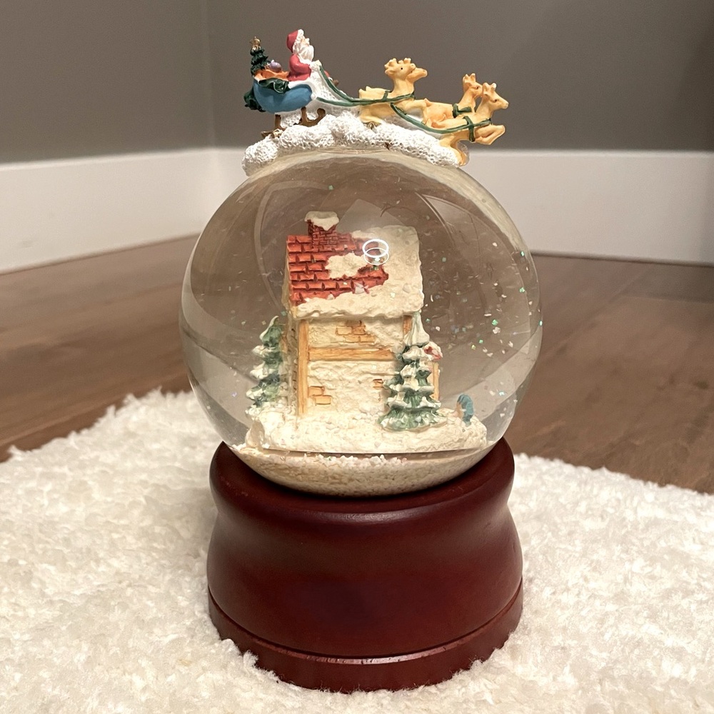 Kurt Adler INC NY NY snow globe music box